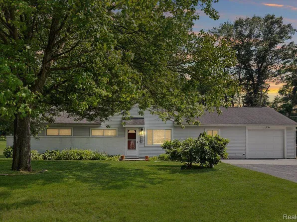 6161 Ascension St, Clarkston, MI 48348