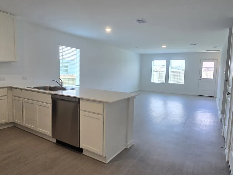25597 Rose Creek Dr — Photo 3
