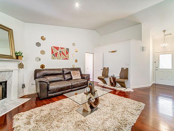 5th image of 5165 Sterling Trace Ct