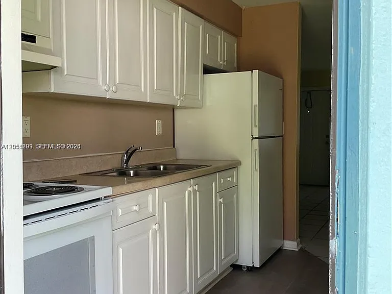 1195 NW 100th Ter #1 — Photo 6