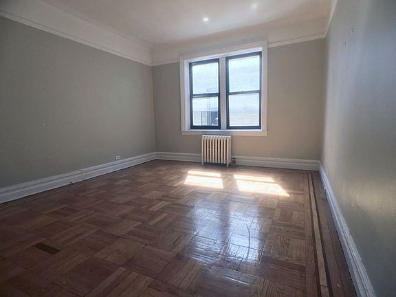 5th image of 165 Pinehurst Ave APT 4E