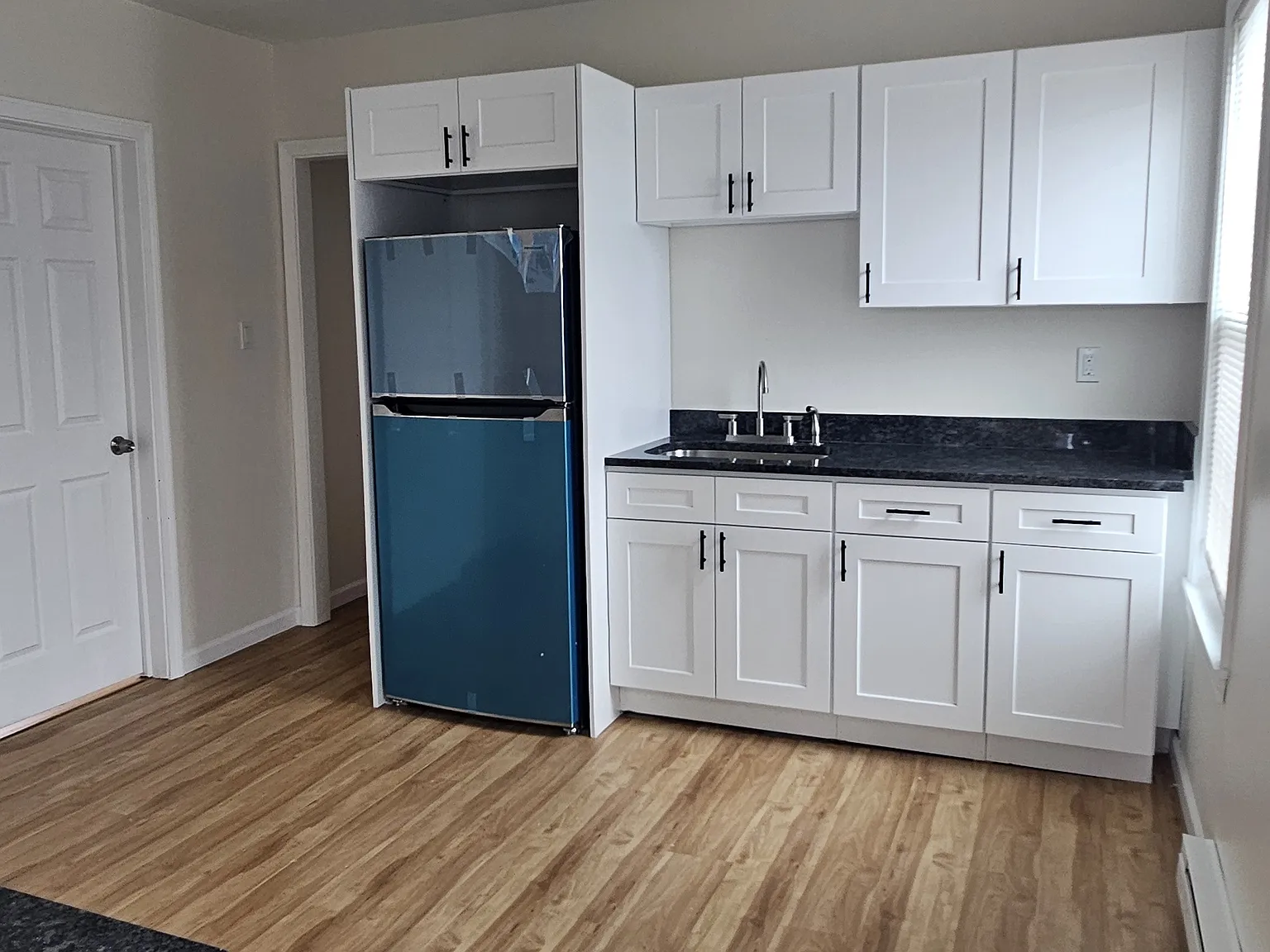 2 bed, 950 sqft, $1,900 — Photo 2