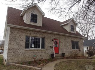 419 S Main St, Wapello, IA 52653