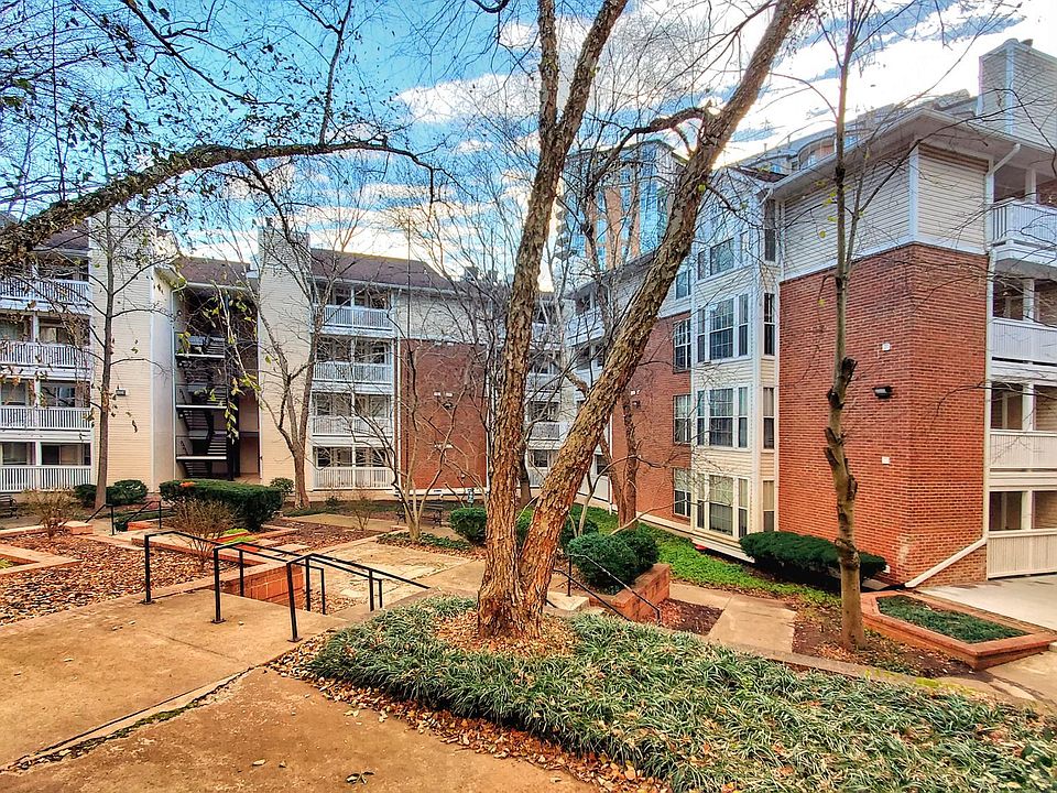 1st image of 1524 Lincoln Way APT 204