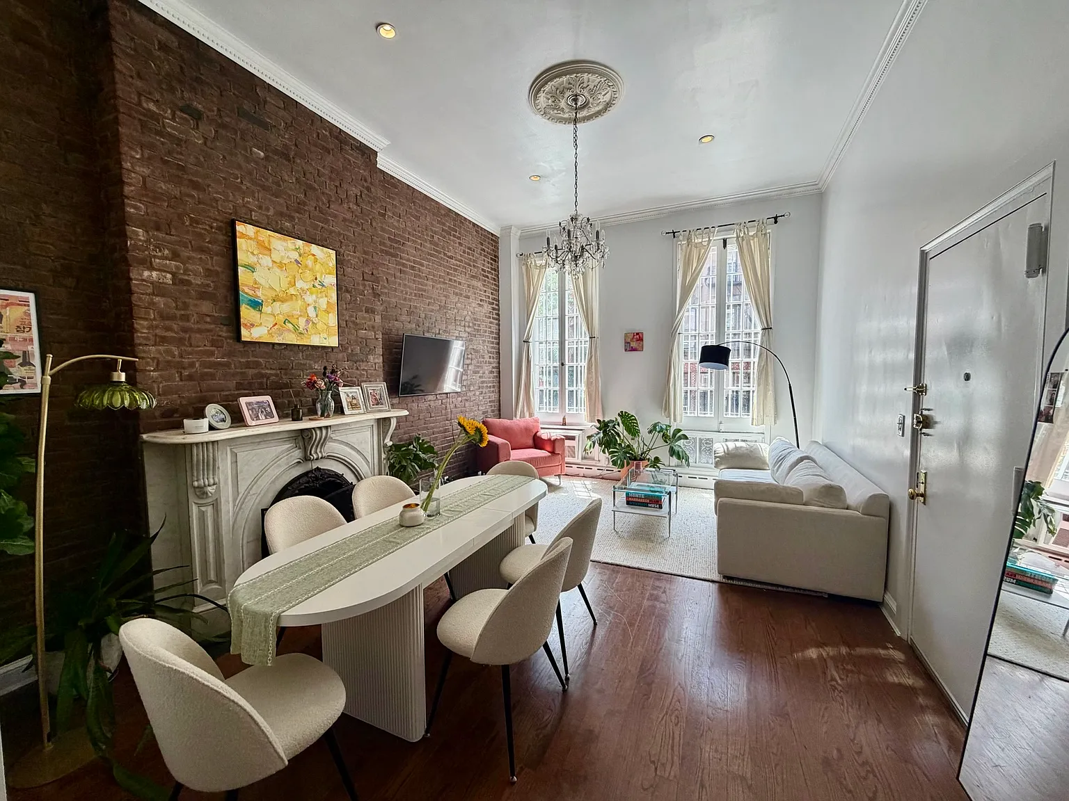 303 West 18th Street — Photo 1
