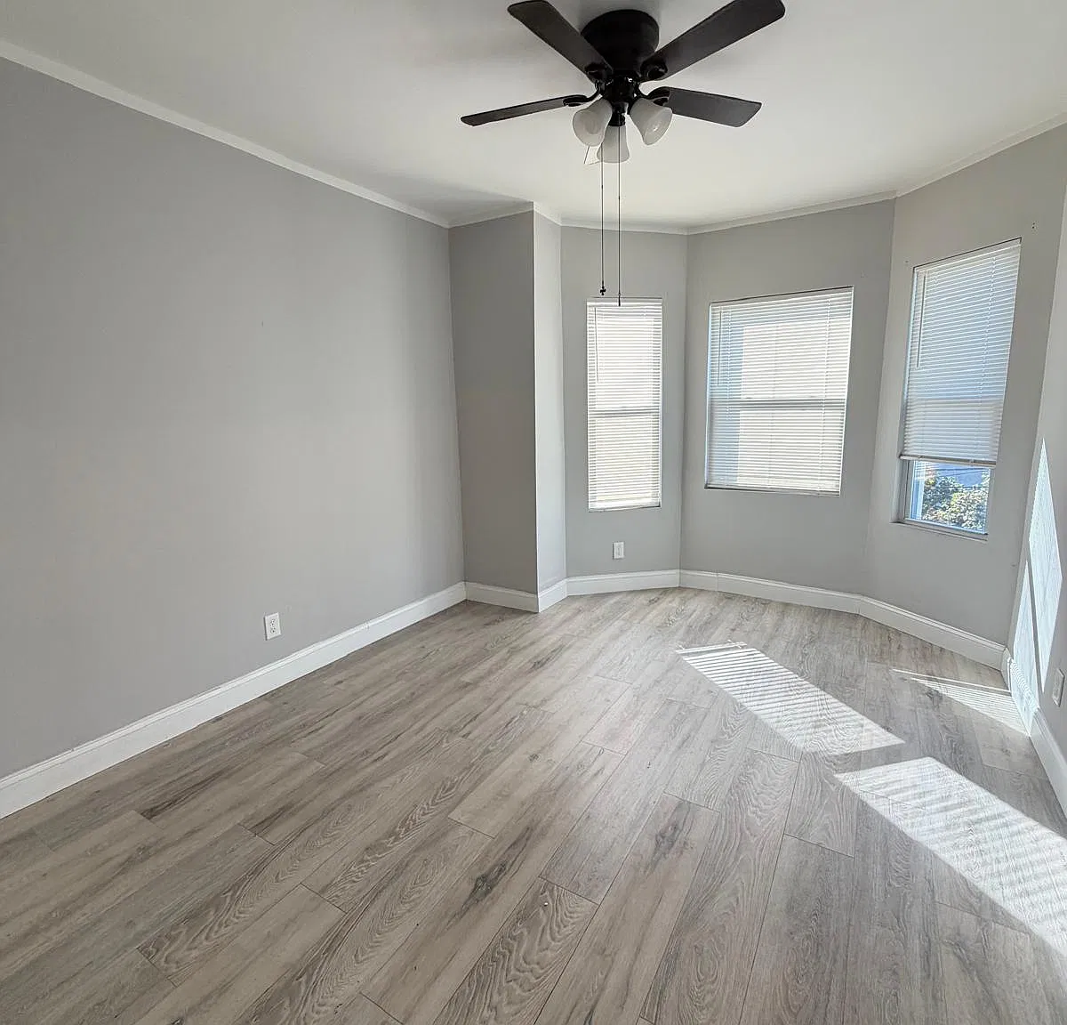 3 bed, 2.5 bath, 1000 sqft, $1,975 — Photo 3