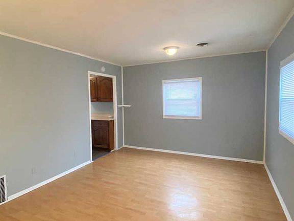 3rd image of 1018 Marcellus Dr
