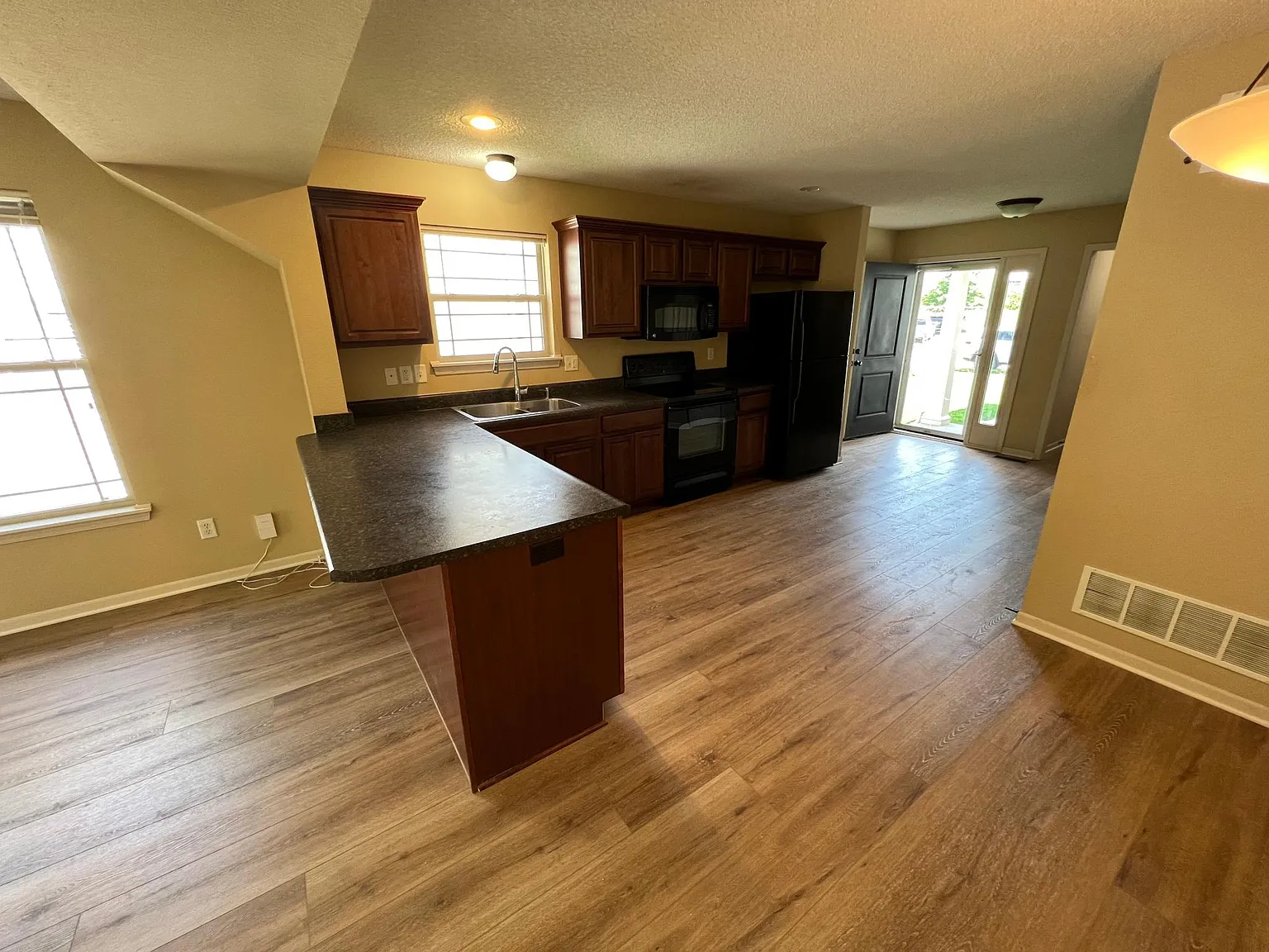 9586 N Main St — Photo 3
