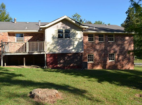 3rd image of 3835 Lucerne Dr