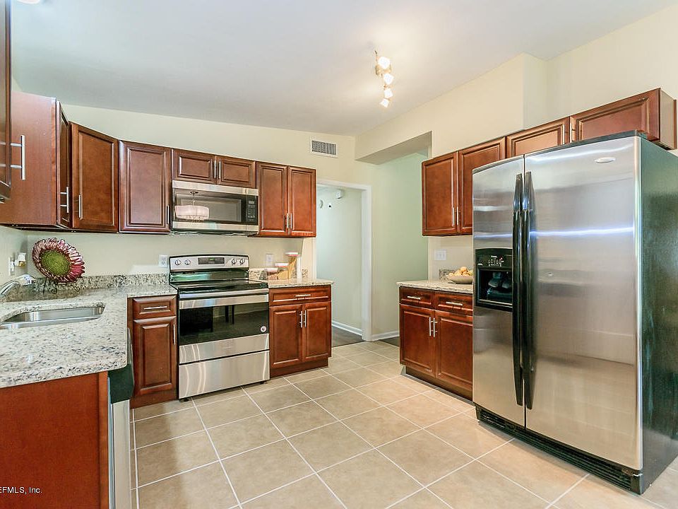 1st image of 2211 Limoges Dr E