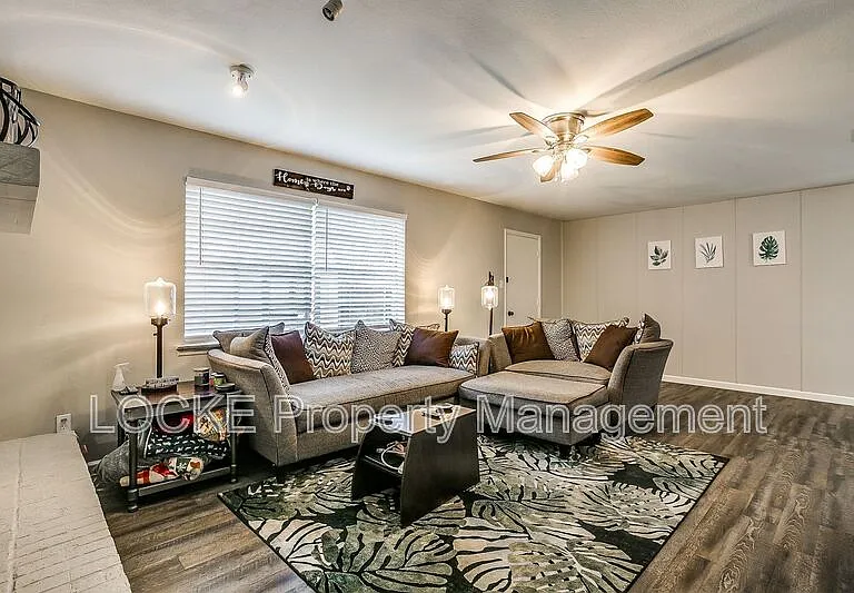 512 Stallion Ln — Photo 9