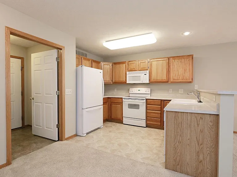 6907 Naples Dr — Photo 8