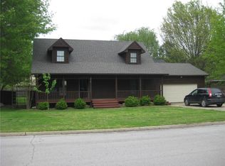 814 Maple Dr, Prairie Grove, AR 72753