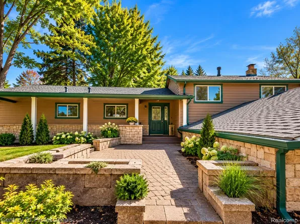 8380 Pine Knob Rd, Clarkston, MI 48348
