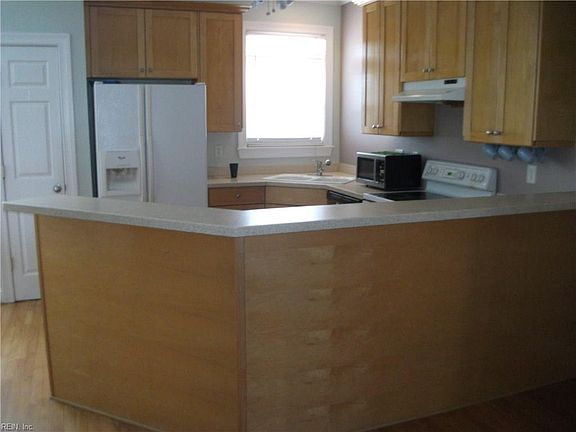 5th image of 479 W Ocean View Ave #B