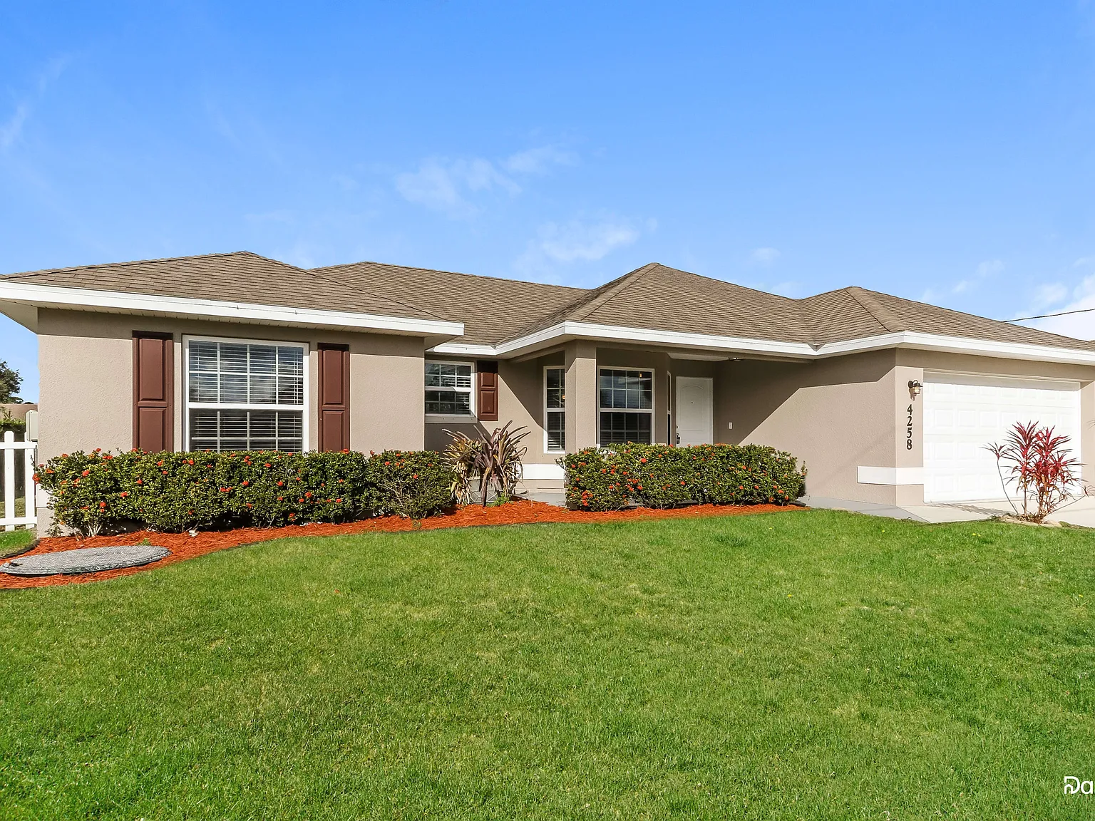 3 bed, 2.0 bath, 1584 sqft, $2,635 — Photo 3