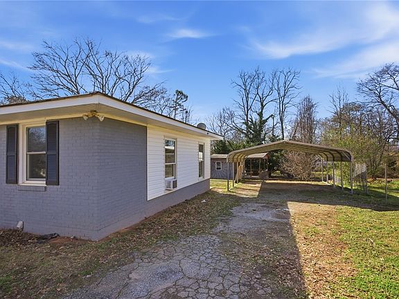 4th image of 214 Sullivan Ln
