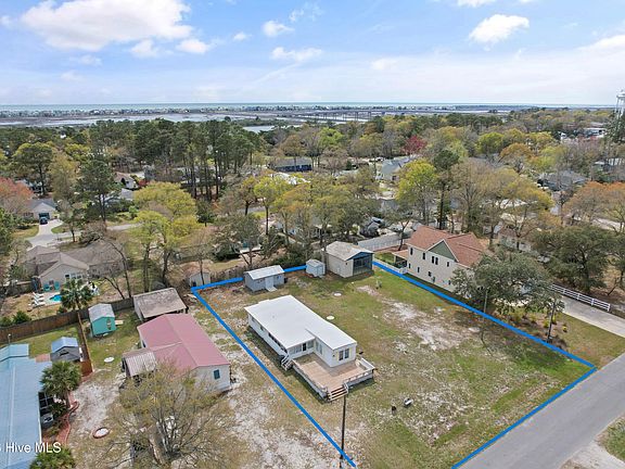2nd image of 218 & 220 Magnolia Drive