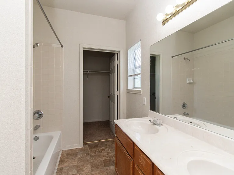 5804 Hamza Cir — Photo 11