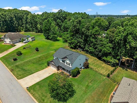 3rd image of 335 Laura Faye Ln