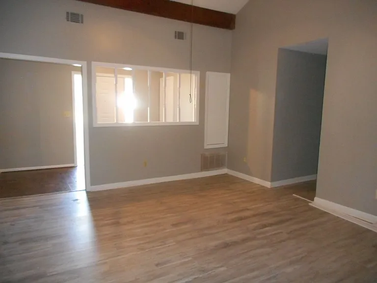 2825 Crosscreek Rd — Photo 4