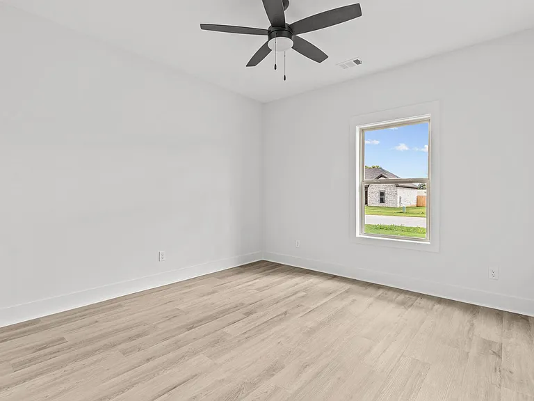 4566 Plymouth St — Photo 20