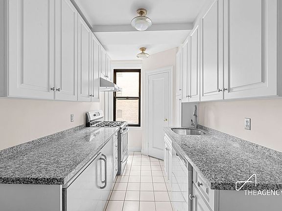 4th image of 890 W End Ave APT 7E