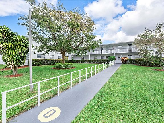 4th image of 79 Westbury D #79