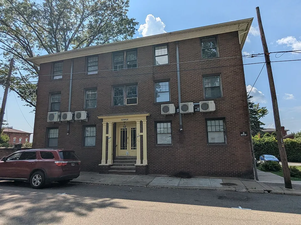 219 5th St NE #301