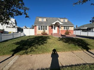 1045 White Birch Ln, Wantagh, NY 11793