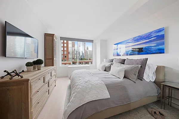 Sold by Compass | media 4