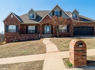 1318 N Old North Pl, Sand Springs, OK 74063