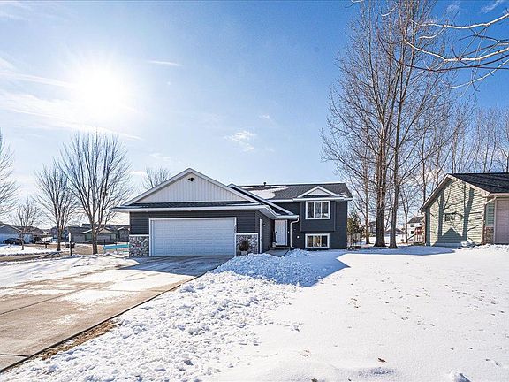 3rd image of 320 Bluebill St