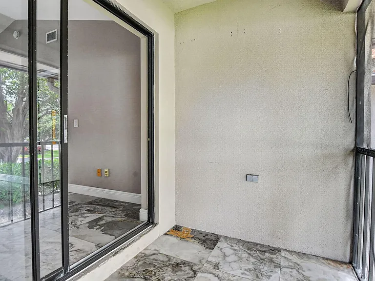 301 Club Cir #208 — Photo 32