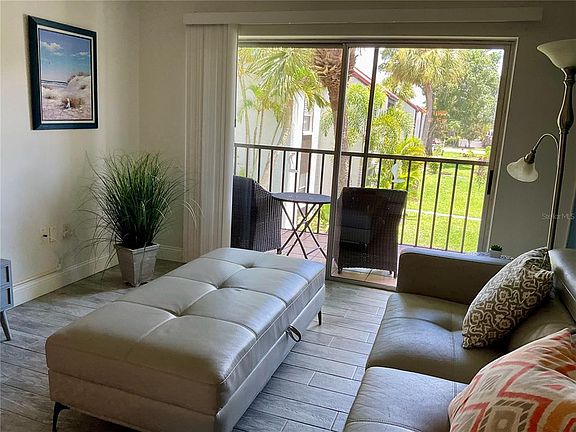 5th image of 3213 Beneva Rd Unit 204