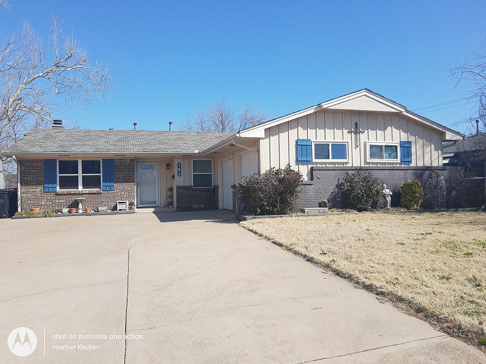 house with 3 car drive