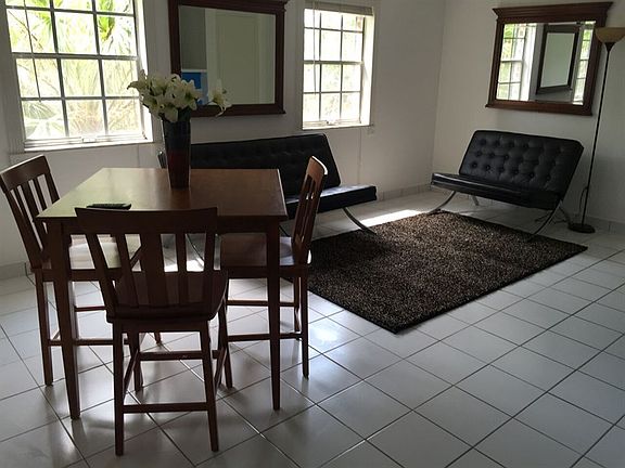 4th image of 2203 W Pensacola St #6