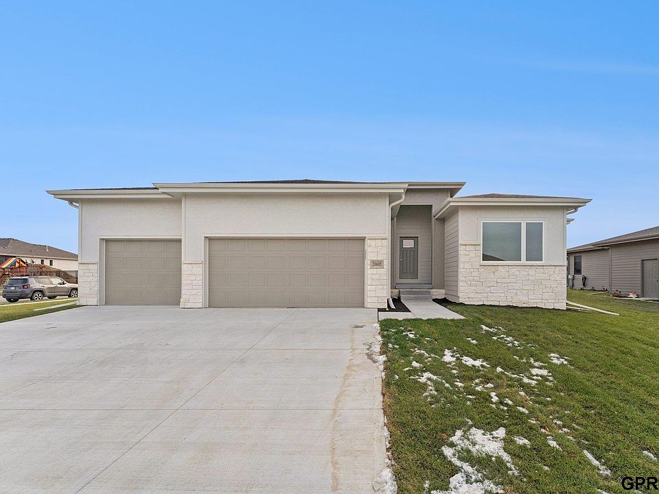 1st image of 20605 Woodridge Dr