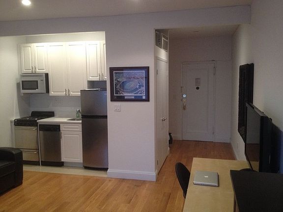 5th image of 237 W 14th St APT C1
