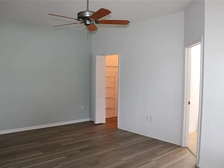 339 Mariners Gate Dr — Photo 13