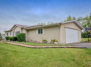 W910 Rosewood Dr, Genoa City, WI 53128
