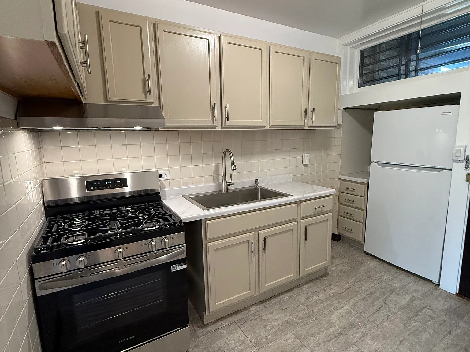2 bed, 1000 sqft, $1,850 — Photo 2
