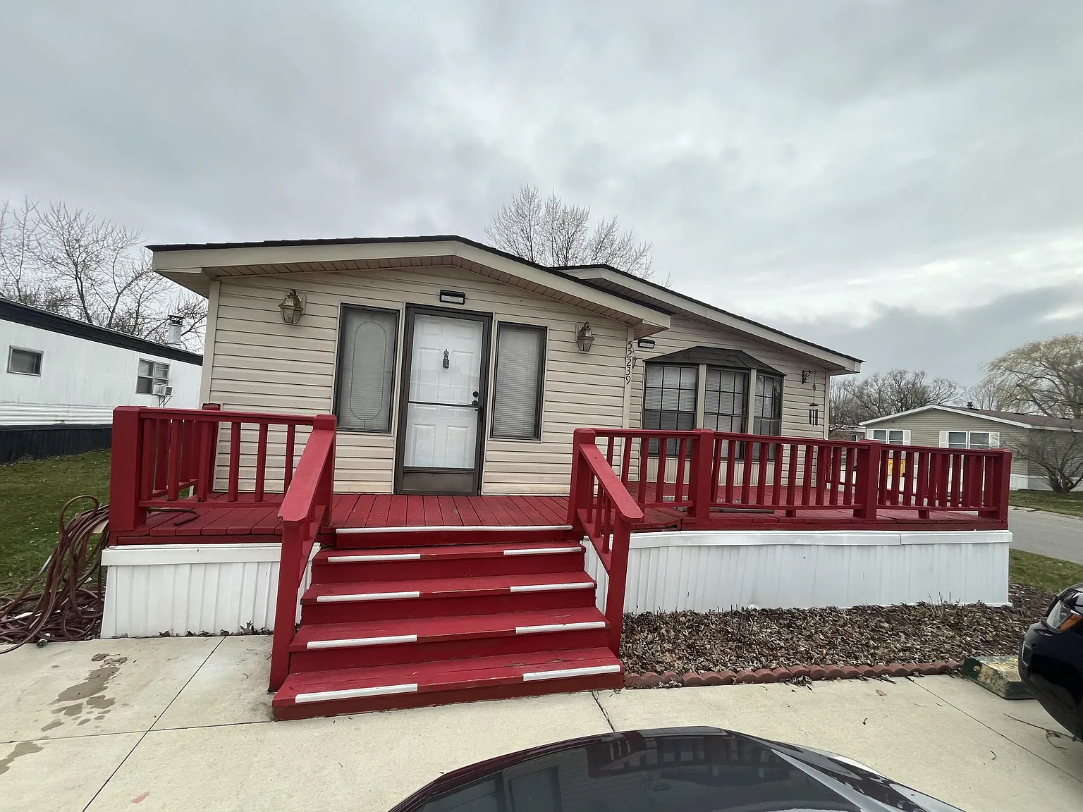 52239 Oxford Ln photo 1