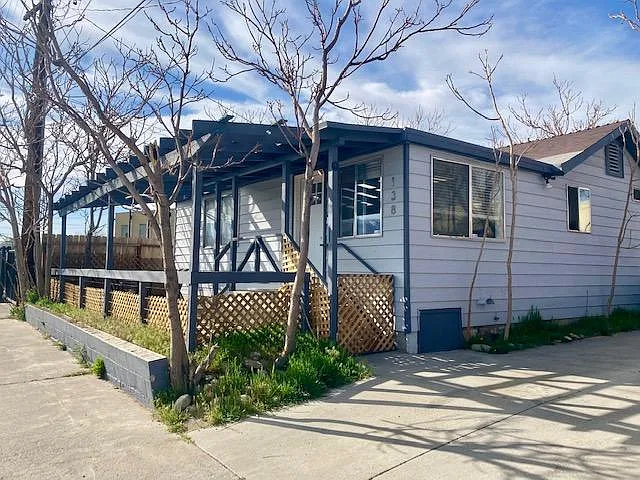 Look at that adorable bungalow!