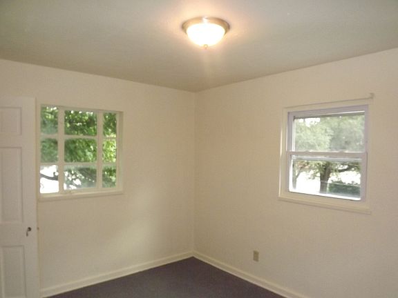 3rd image of 378 Morris Dr