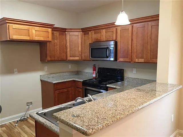 3 bed, 2.0 bath, 1031 sqft, $1,450 — Photo 3