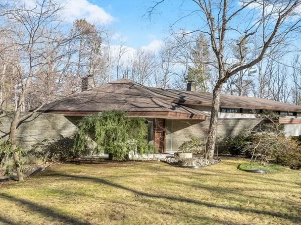 64 Oak Hill Rd, Worcester, MA 01609