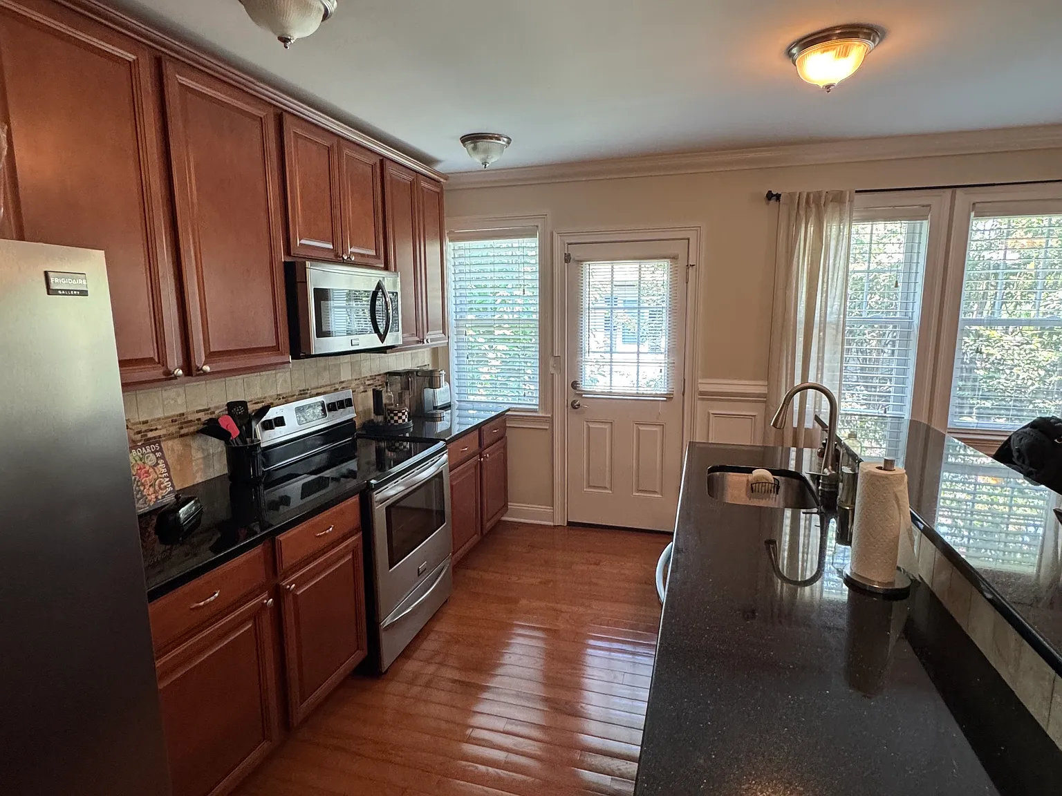 2 bed, 1500 sqft, $3,000 — Photo 2