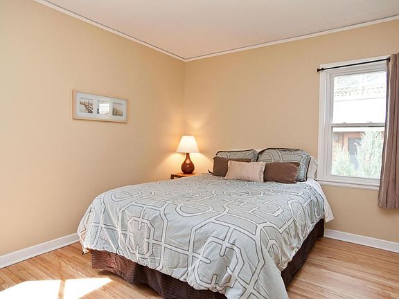 5th image of 1015 26th Ave SE #7qgdjb0t2