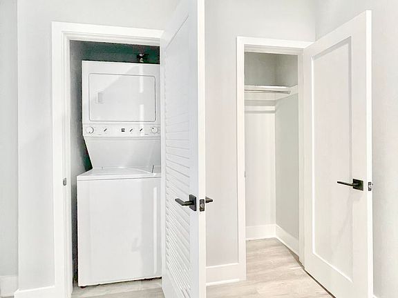 5th image of 11743 Goshen Ave #101